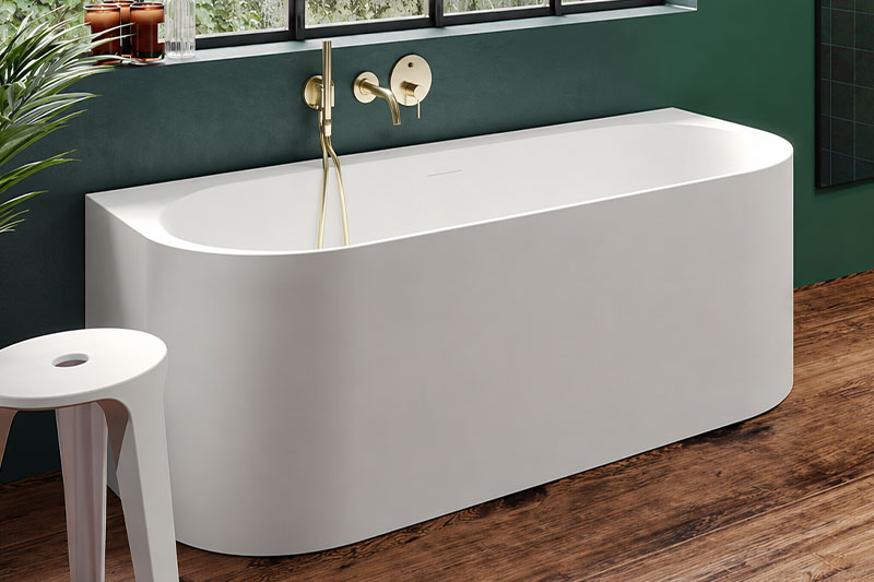 Vorwand-Badewanne als wandanliegende Alternative zur freistehenden Badewanne